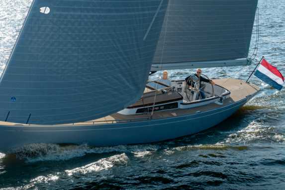 Eleganter Daysailer als Gegenentwurf zum Volumen-Mainstream im Test