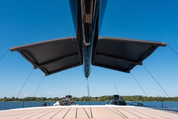 Inflatable bimini top without a frame