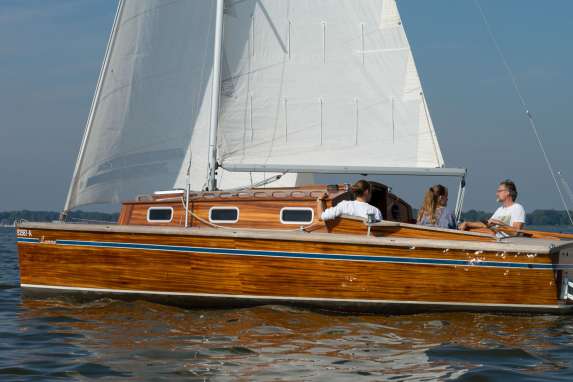 A 20er dinghy cruiser for families, cruising and trailer transport