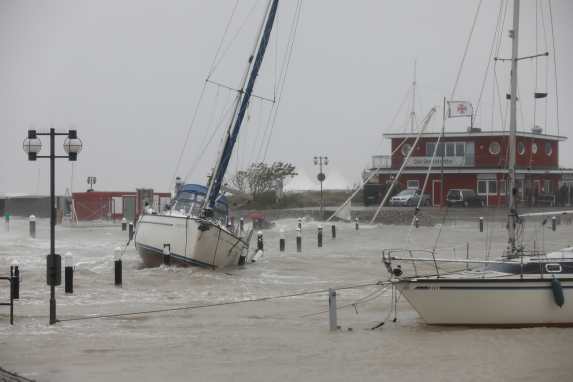 This wind pressure is generated on yachts during storms