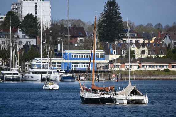La Marina vuole occupare il porto di Plüschow - i marinai devono fare strada