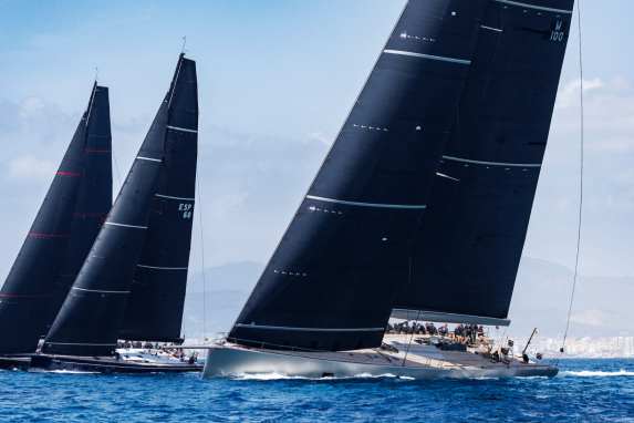 "Tilakkhana II" e "Rose" dominano la stagione inaugurale del Maxis