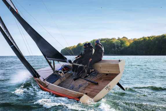 Un day-sailer radical à la construction visionnaire en bois