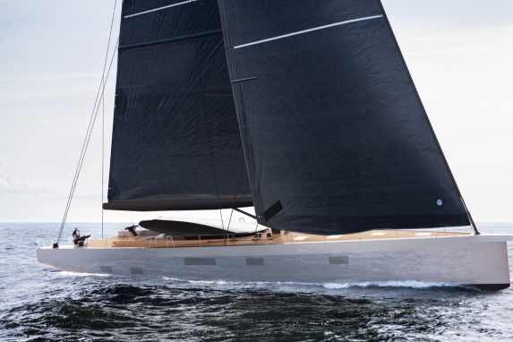 Un tipo diverso di viaggio lungo - un'arca di 100 piedi con cappuccio