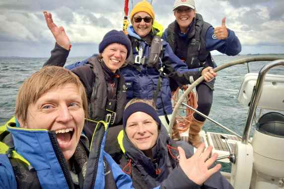Practical tips for women on how to confidently captain a yacht