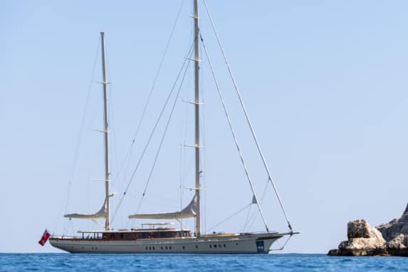 Viel Segelfläche und eine unendliche Eleganz - exclusive Bilder!