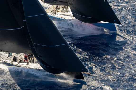 Finale della Maximus al largo della Sardegna