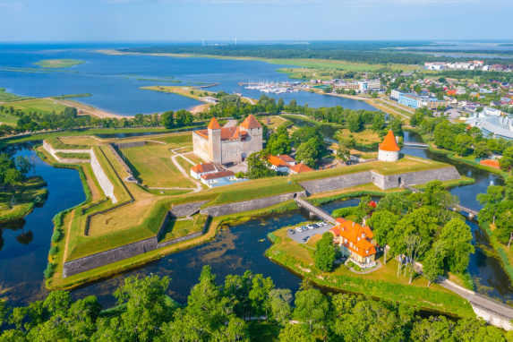 Kuressaare auf Saaremaa - Wellness und wechselvolle Geschichte