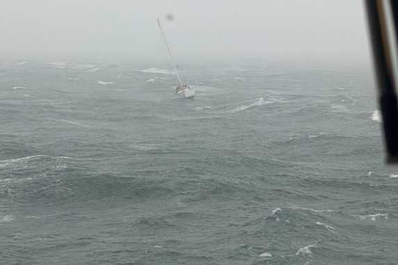 Sauvetage dramatique d'un navigateur solitaire dans une tempête hivernale au large de Helgoland