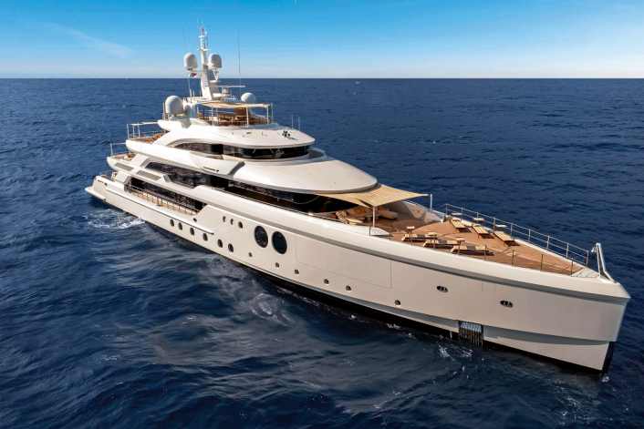 Parallels to a ghost on board the 67-metre Benetti