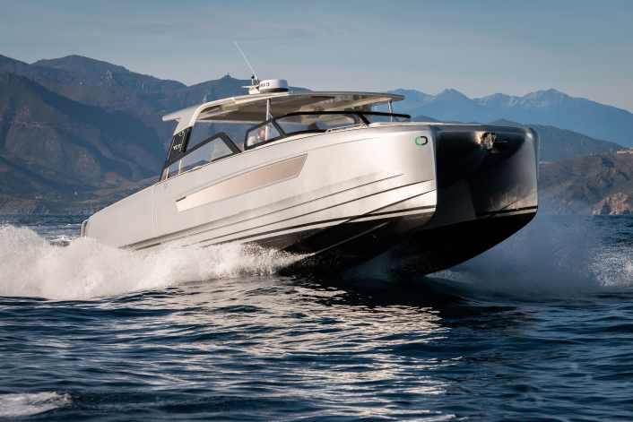 Catamaran with more power and electric drive