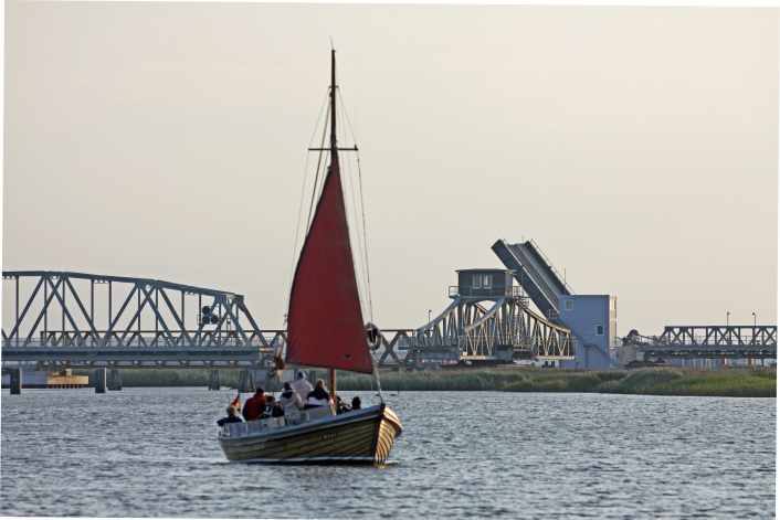 Behelfsbrücke über Zingster Strom fertig