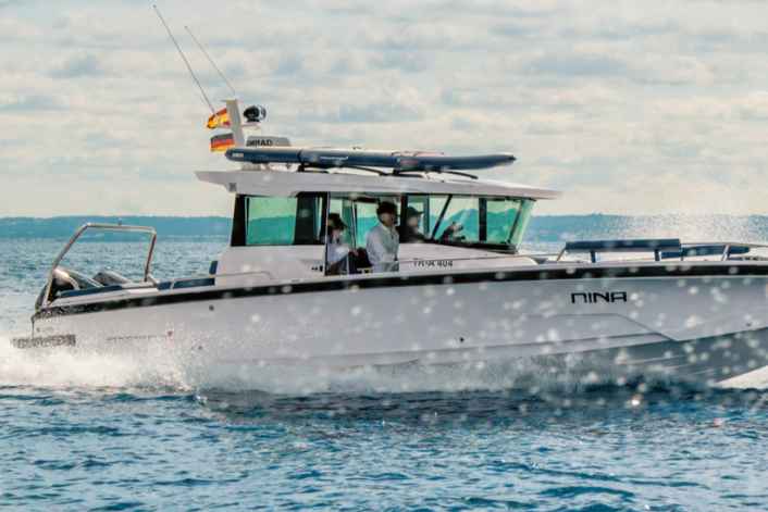 Boote Polch showcases boats both in the water and on land