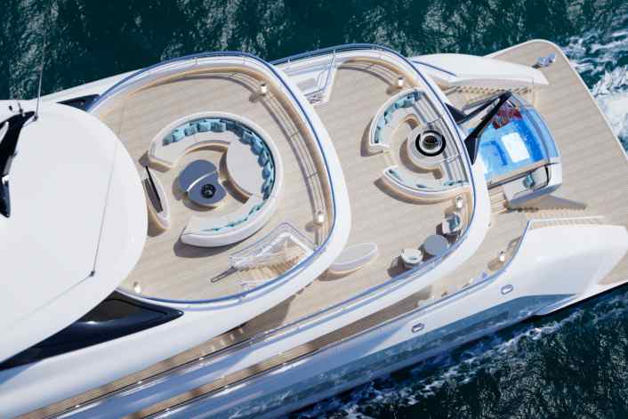 Custom-Yacht auf 70-Meter-Plattform