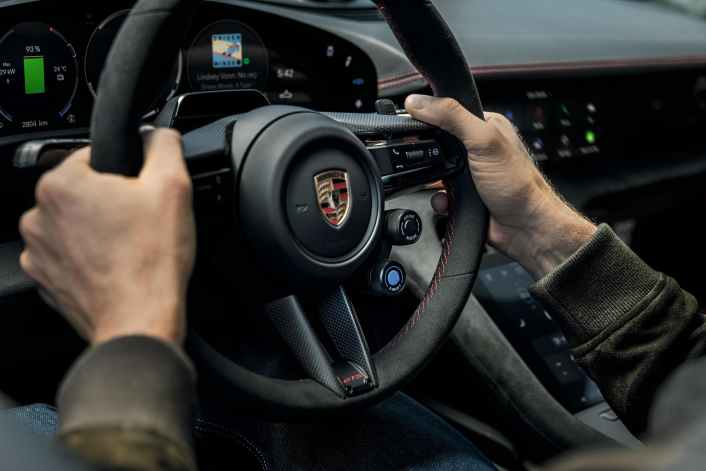 Porsche E-Shift simuliert Achtgang-PDK im Taycan