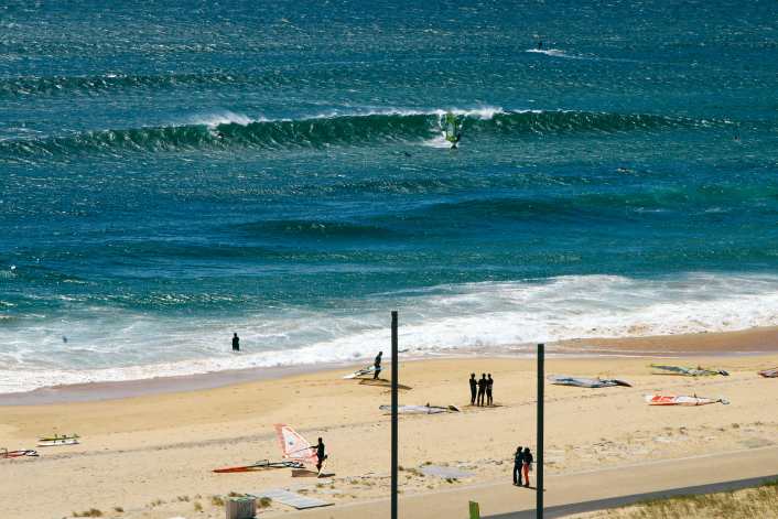 Die besten Windsurf-Spots rund um Lissabon