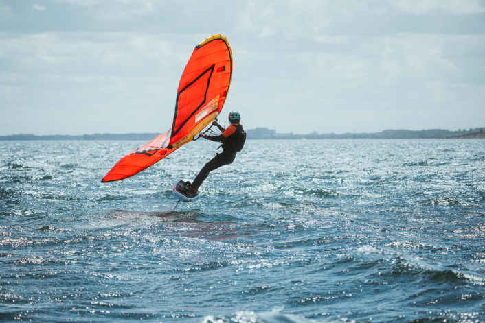 375 Kilometer in 12 Stunden - Wingfoiler Malik Humeida im Interview