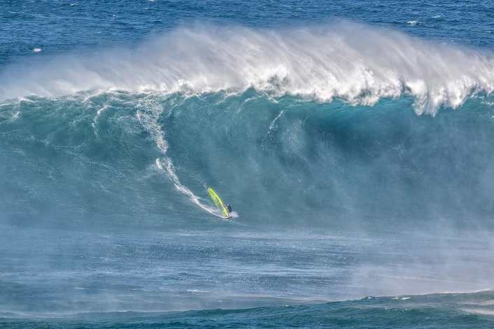 Researchers develop prediction algorithm for monster waves