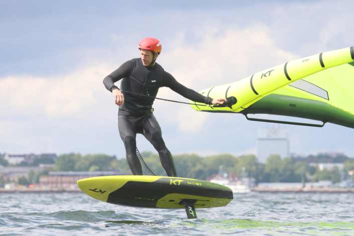So findest du das passende Board zum Wingsurfen lernen