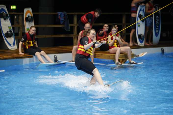Boot Düsseldorf bringt Surf-Anfänger auf XXL-Pool