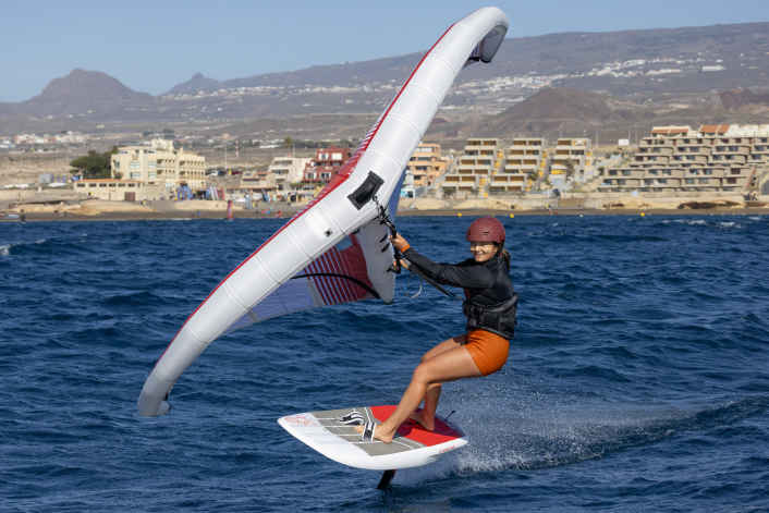 Mit Wing und Foil auf Olympia-Kurs
