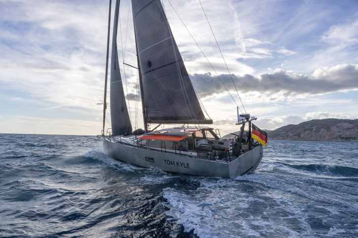 Yacht d'alto mare dalle ambizioni sportive nel video di prova