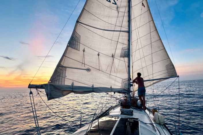 Across the Atlantic from west to east on the old Hanseat 70