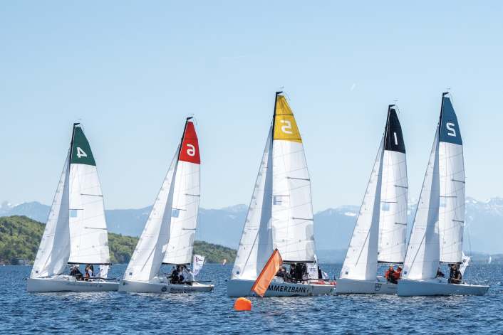 Hamburg's record champions win in Bavaria