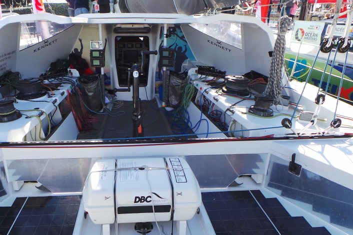 En direct sur place : un coup d'œil sous le pont