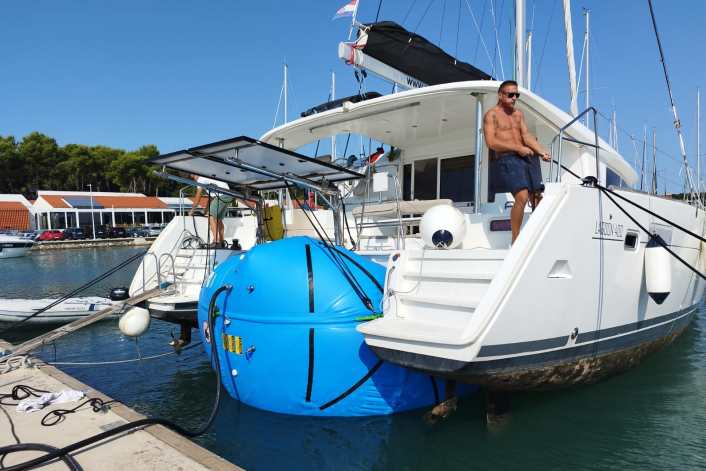 Lifehack with liftbag - drive maintenance at the berth with air cushion instead of crane
