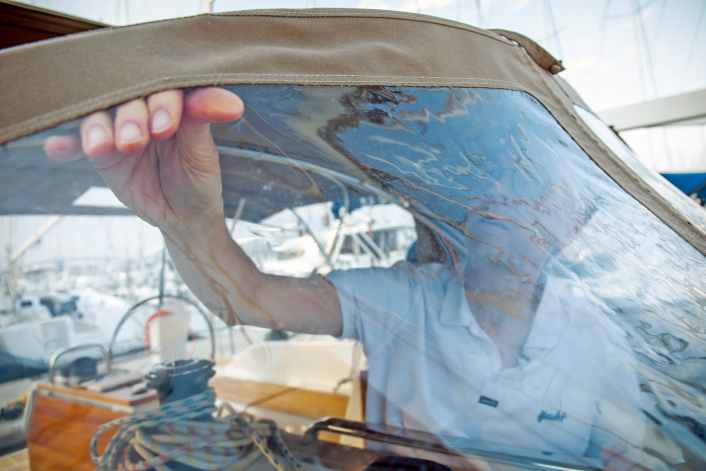 Cleaning the sprayhood - how to remove mould stains and algae