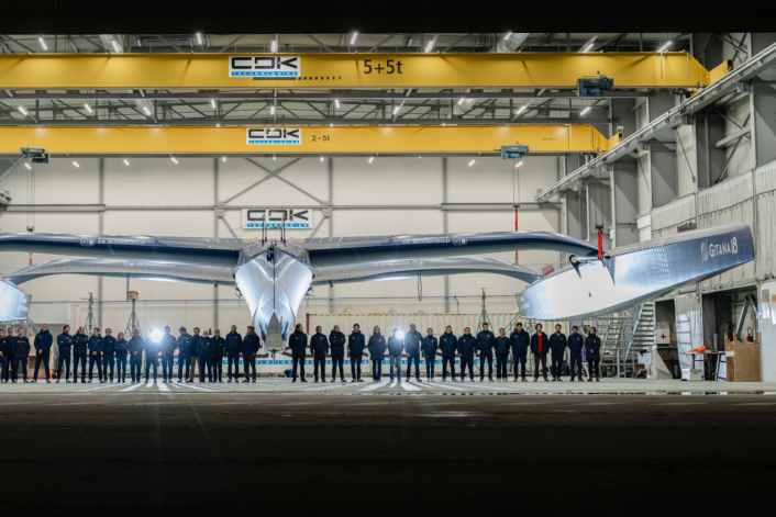 Bateau ou vaisseau spatial ? "Gitana 18" fascine le monde de la voile