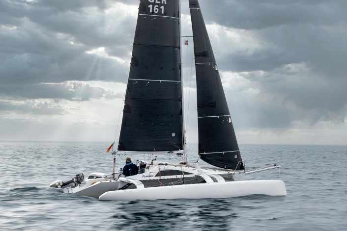 Un trimaran de série modifié devient une machine de course