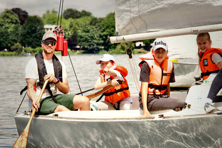 Les pirates du cœur ont navigué au club de voile de Hambourg