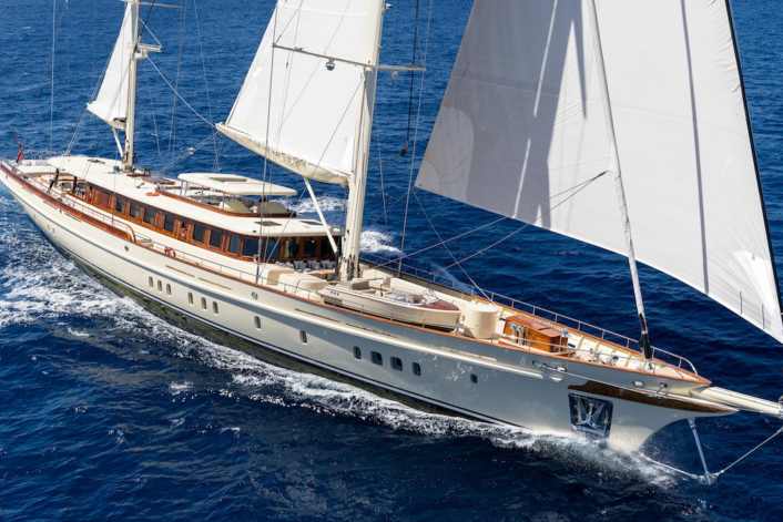 Klassische 62-Meter-Ketsch mit modernem Hybrid-System
