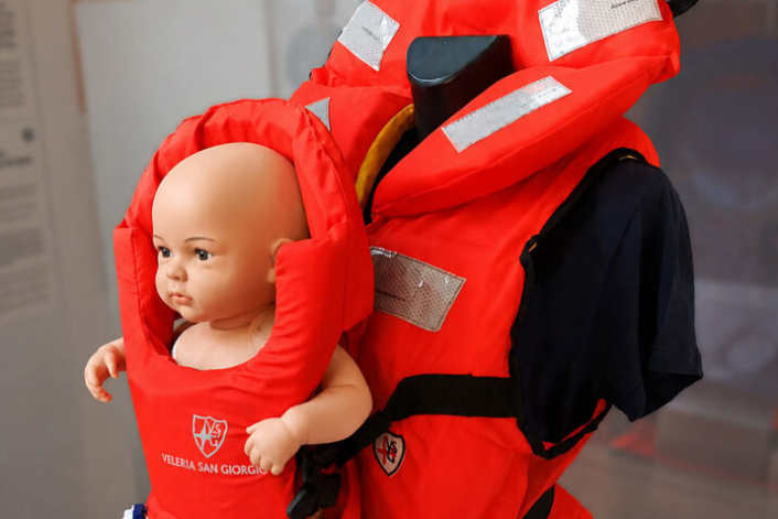 Kanguro - new lifejacket to protect parents and infants