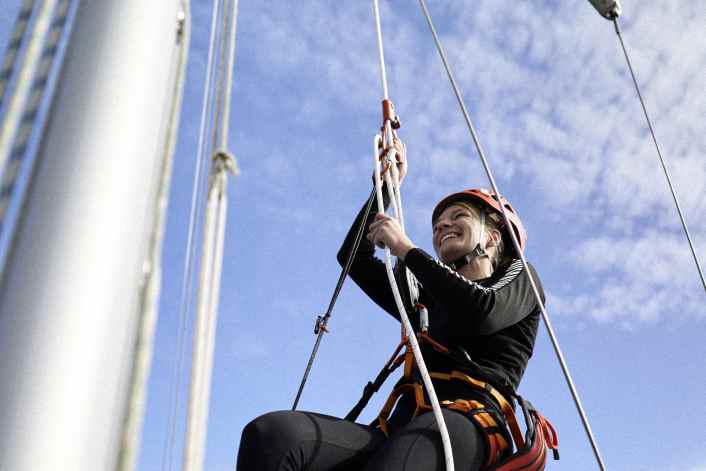 Safety lines and climbing harness for sailors