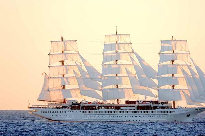 Max Giesinger unplugged under sail