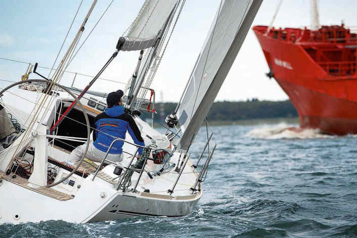 Mantenere una visione d'insieme grazie all'AIS - cosa è importante quando si utilizza il dispositivo