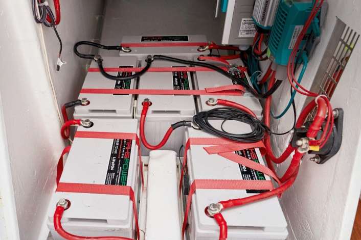 La conformité CE est-elle perdue après le remplacement de la batterie ?