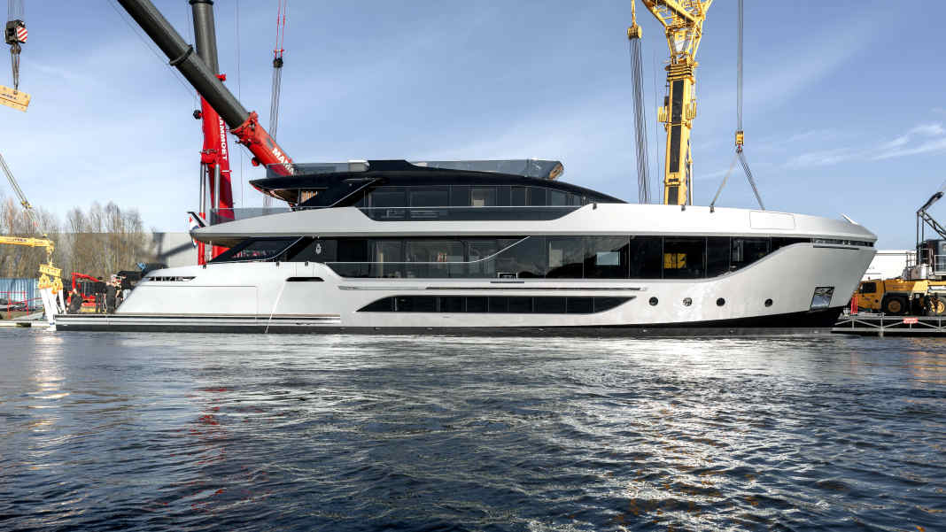 Lässt ihre größte Yacht zu Wasser