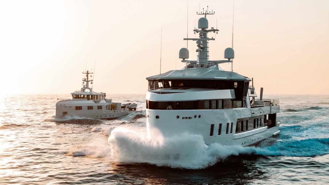 Xplorer 60 und 53-Meter-Versorger sind als Pärchen auf Weltreise