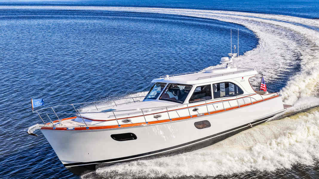 Holz-Optik mit GFK-Rumpf