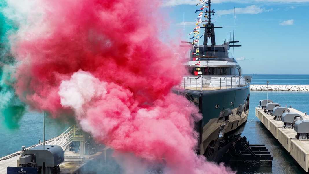 67-Meter-Flaggschiff Sea Raider X rauscht ins Wasser