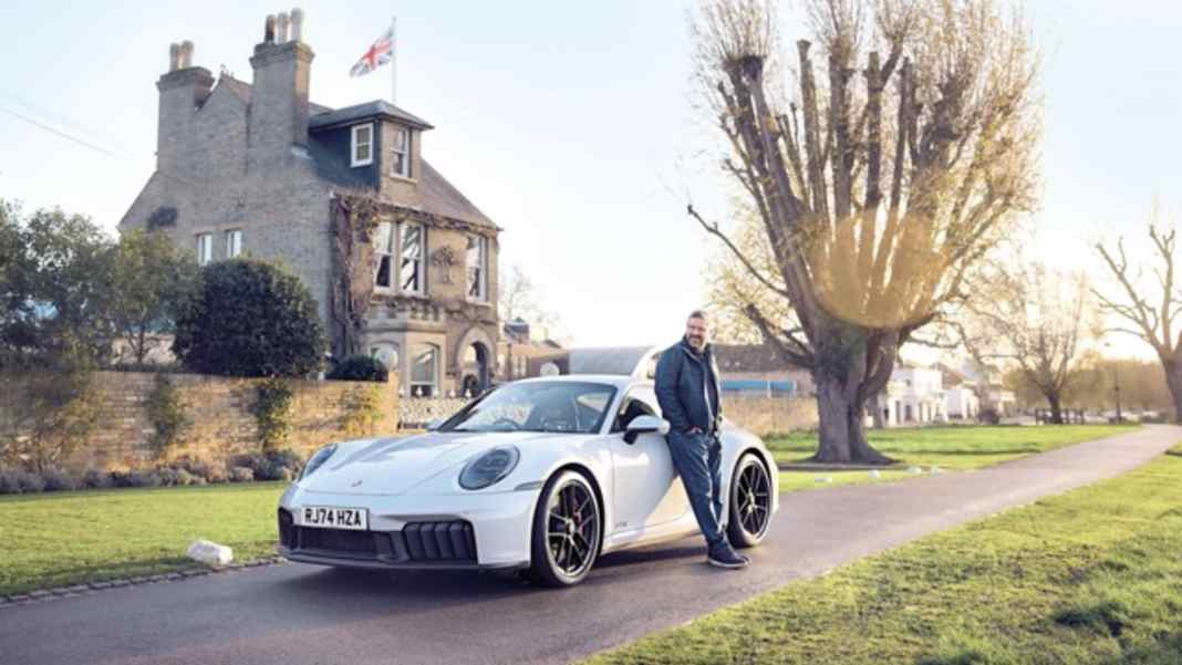 Sternekoch Daniel Clifford fährt im Porsche 911 GTS zu Kollegen