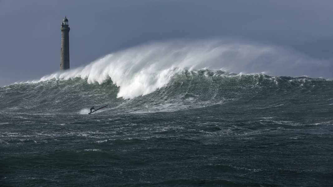 Thomas Traversa auf Big Wave-Mission in der Bretagne