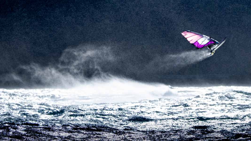 Strammer Nordwind fegt über den Comer See – Yentel Caers & friends heben ab