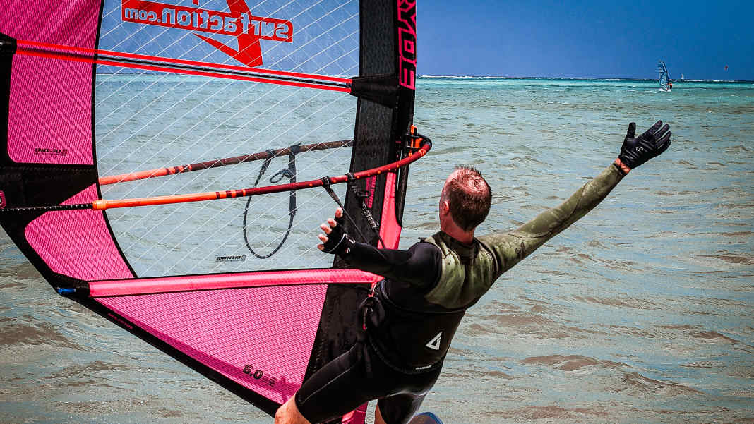 Was bringen Surf-Handschuhe? Modelle von Ascan und ION im Test