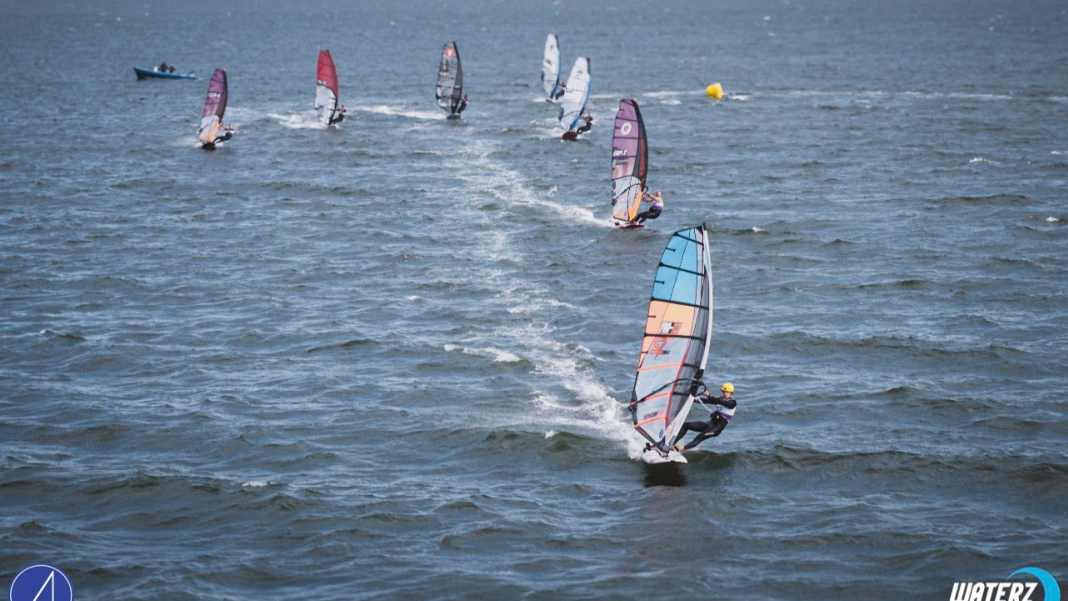 Lorho and Gibson in the lead, Richter in second place
