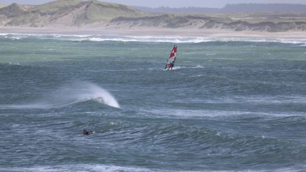 Bilder vom Sommersurf in Cold Hawaii